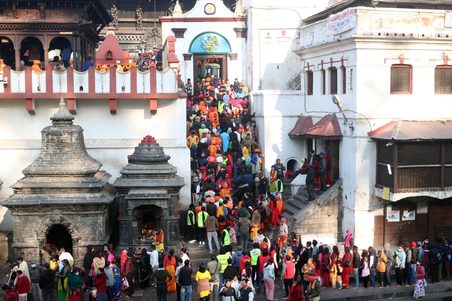 आज महाशिवरात्रि पर्व मनाइँदै, शिवमन्दिरमा भक्तजनको घुँइचो