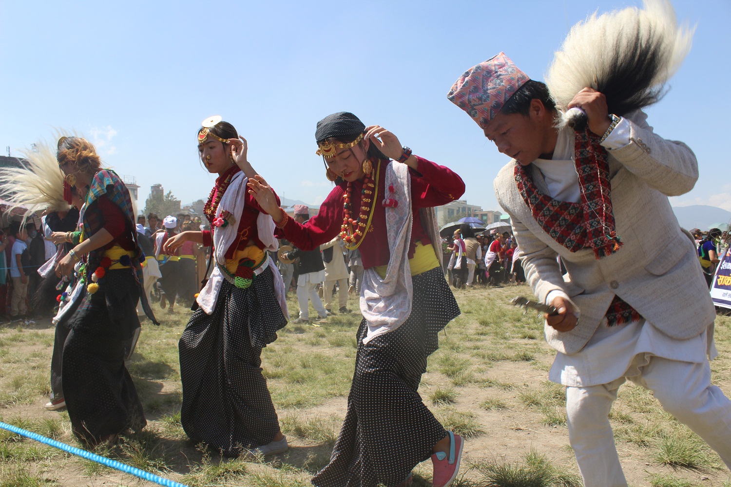 किराँत समुदायले प्रकृतिको पूजा आराधना गरी आज उभौली पर्व मनाइँदै