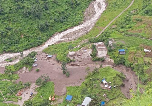 गोरखाको धार्चेमा पहिरोले बगाएर एकै परिवारका ३ सहित ५ जना बेपत्ता