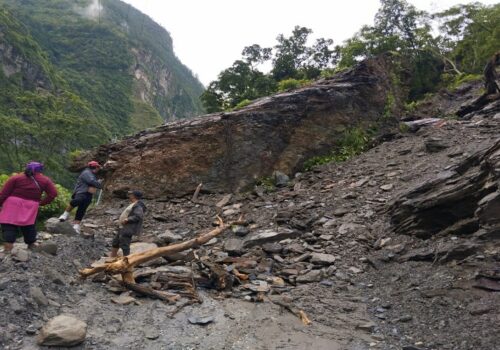 अविरल वर्षाले कर्णाली राजमार्ग अवरुद्ध