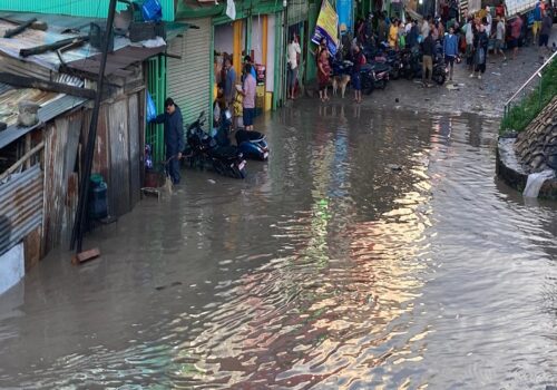 लगातार परेको झरीले देशभरको जनजीवन प्रभावित