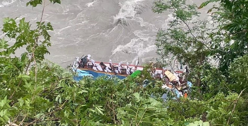 तनहुँ बस दुर्घटनाः १४ जनाको मृत्यु, १६ जनाको उद्धार