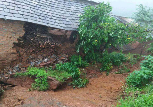 बागलुङमा पहिरोमा परेर ८ जनाको ज्यान गयो