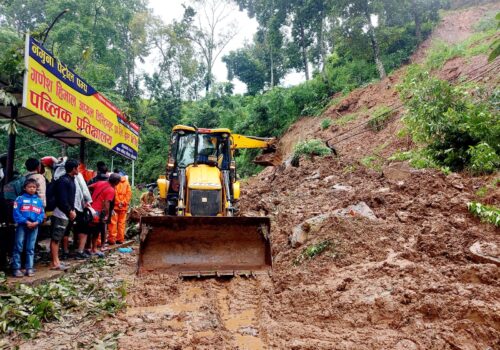 धादिङबेसी मलेखु सडक आवागमन ठप्प